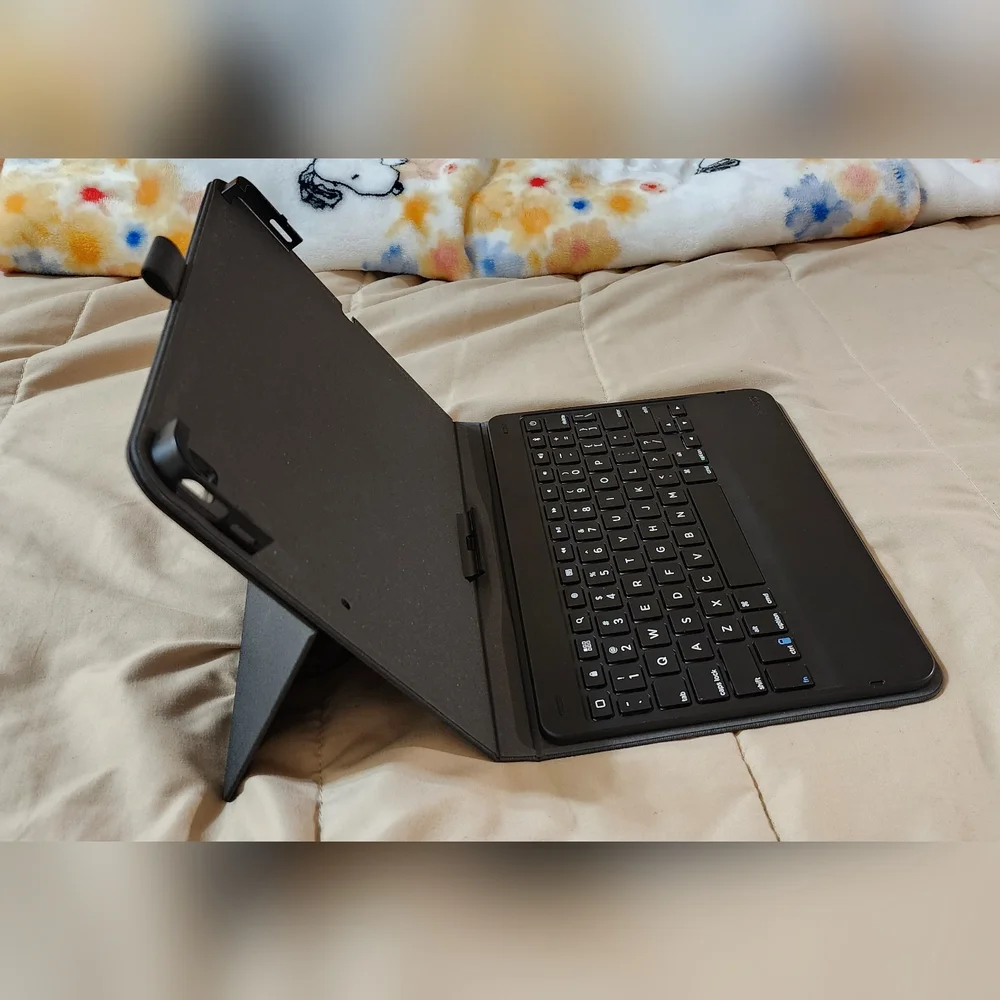 Black Tablet Keyboard Case (6th Generation iPad)